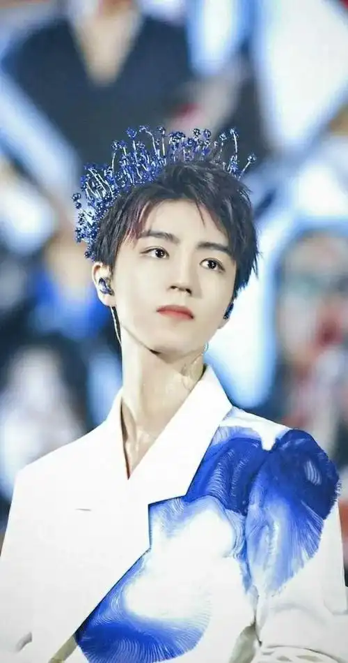 求一求王俊凯的神图(氛围感)? - 知乎