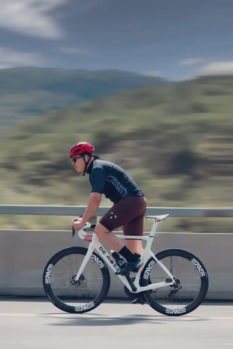 个人认为骑自行车是世界上最完美的体育运动.