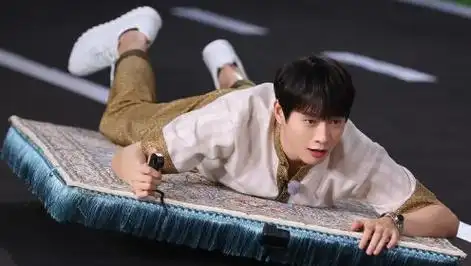 皮孩子魏大勋趴在飞毯滑行_综艺_高清1080p在线观看平台_腾讯视频