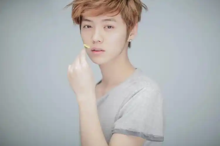 原名,鹿晗, ,原名 优质 编辑:周舟 时间:2021-05-14 23:46:12  来源