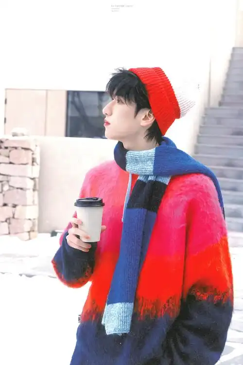 饭撒#yhx#严浩翔 熠立二十与光冠冕#    "你的微笑在我的心尖闪耀