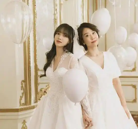 有一种惊艳叫程潇穿婚纱看到俏皮卖萌的一刻承认心动了