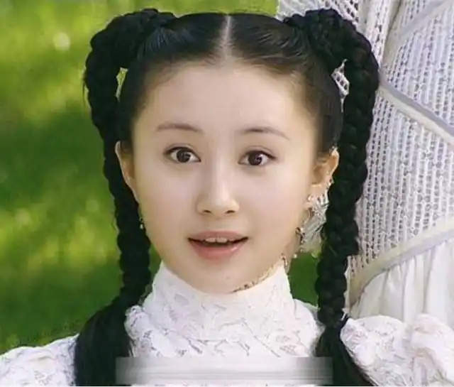 看了舒畅这组照片被萌化,少女时期的她青涩可爱,笑容纯真无邪!