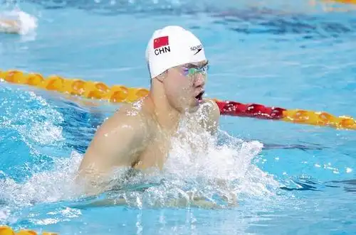 游泳——全国游泳争霸赛:覃海洋获男子200米蛙泳冠军