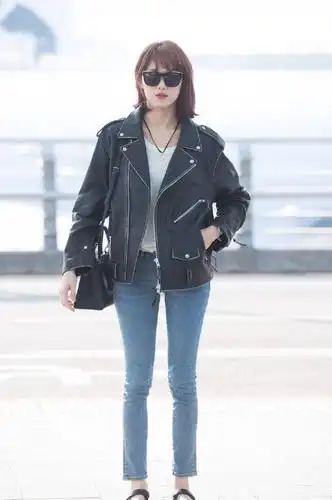 李圣经的身材又上热搜,逆天长腿不用p,175的身高是行走的衣架子