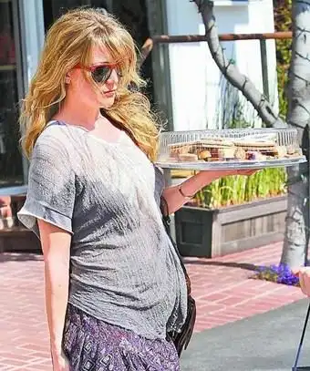 怀孕后一直食欲很好,每天吃两人份的食物,但最后几乎吐光,怀胎4个月来