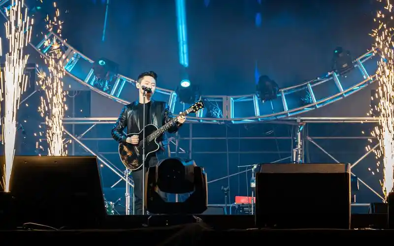 aprilguitarcover梁博创作想念的原曲34秒找到熟悉的味道