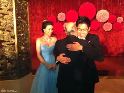 郭晶晶霍启刚亮相婚礼现场_高清图集_新浪网