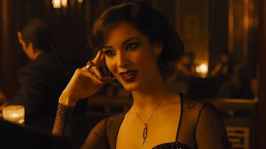 007系列之23天幕杀机【贝纳尼丝·玛尔洛】【娜奥米·哈里斯】