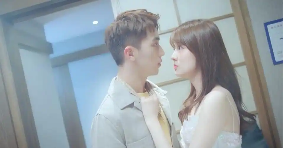 你怎么看待许魏洲在《我不能恋爱的女朋友》中的演技?