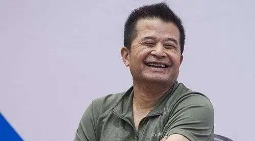 61岁毕福剑现身直播间已无往日神态面容苍老略显发福