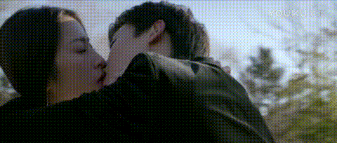 咬破嘴唇算什么?生吞,乱啃,按住舌吻,这些吻戏看着都疼