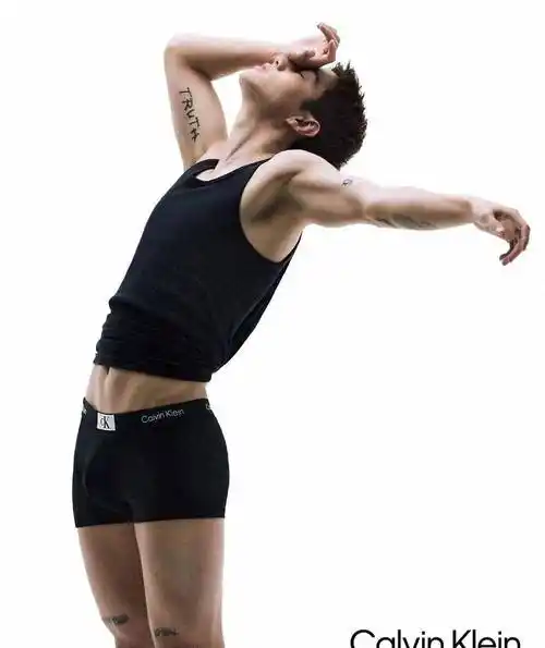 历届ck男模不仅靠颜值,还靠身材