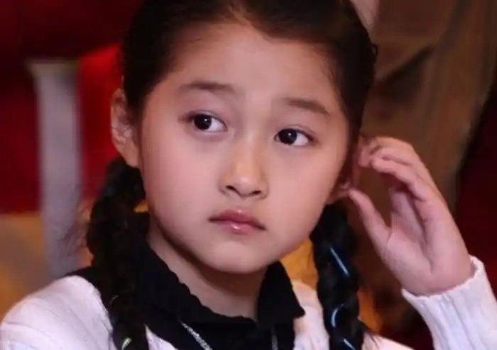 关晓彤童年照精选14张