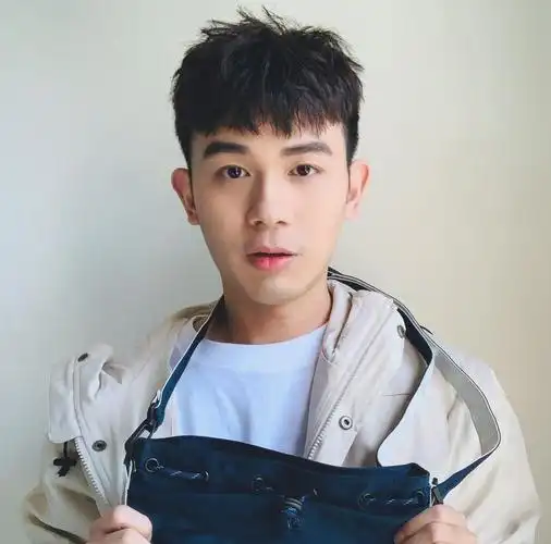 碎盖头发型图片(男生)