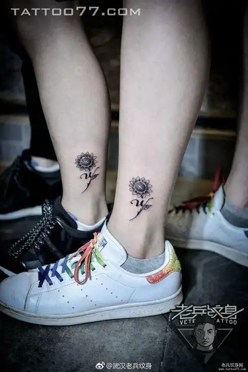 脚踝黑灰向日葵情侣纹身作品图案