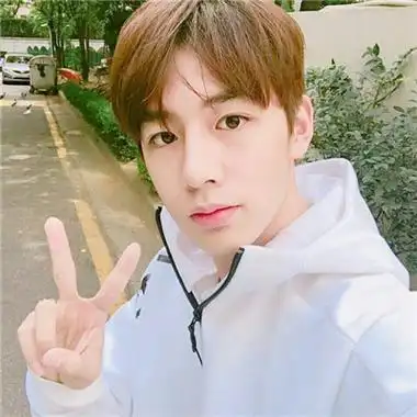 男生头像真人帅气图片