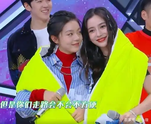 165cm赵今麦跟168cm杨颖同框,一眼看出谁谎报身高?