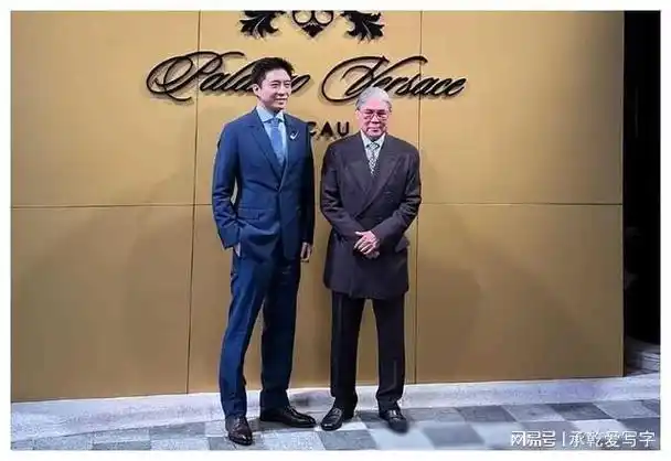 霍启山与何超欣同场无互动暗击联姻传闻却展露豪门交际规则