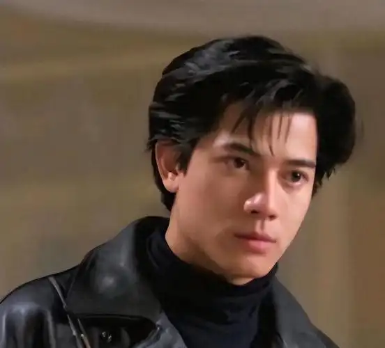 郭富城陪方媛飞伦敦给女儿买衣服又壕又贴心58岁帅如年轻小伙