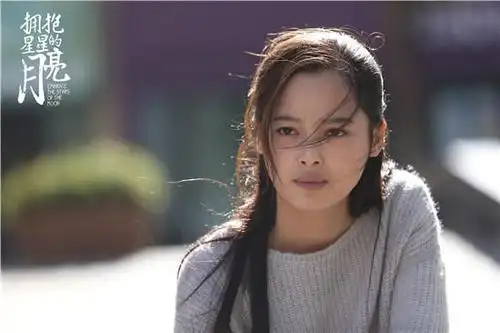主演的青春励志大戏《拥抱星星的月亮》正在深圳卫视黄金剧场热播当中