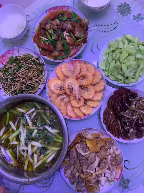 我们这个小家庭的年夜饭,很丰盛吧!
