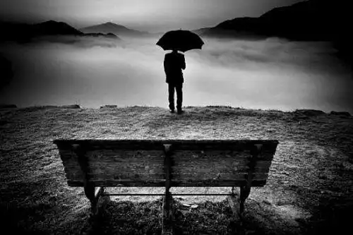 我们和他们一样,经历着普通人的孤独,失落与绝望