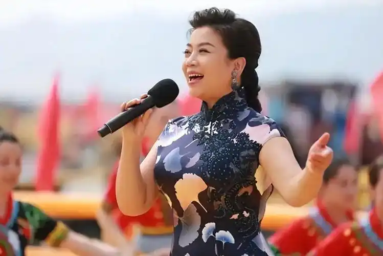 回顾张也55岁还未婚和62岁的吕继宏互相陪伴多年却至今未婚