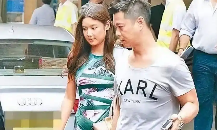 原创抛弃黎明嫁假富豪乐基儿老公满头白发曾传获一点五亿离婚费