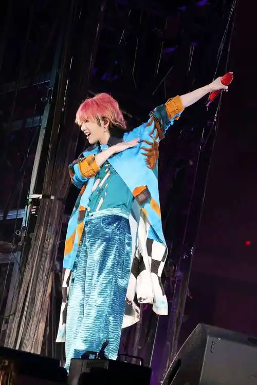 华晨宇《风之海》演唱会live曝光 用心编织浪漫成就"仙品"单曲_火星