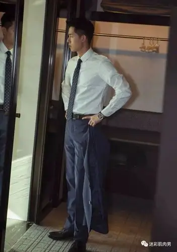 比李现还嫩西裤衬托样子真挺拔让人太满意了