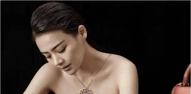 就在今天,网上出现了一段疑似马思纯新恋情曝光的视频.