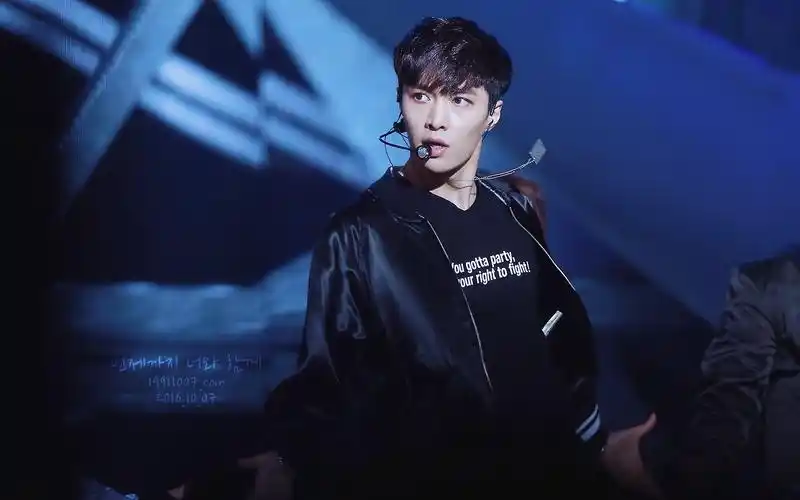 张艺兴舞蹈合集官方现场舞蹈混剪必备舞台上的王者持更