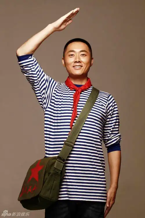 组图:沈晓海拍红色写真 青春飞扬追寻纯真烂漫_高清图集_新浪网