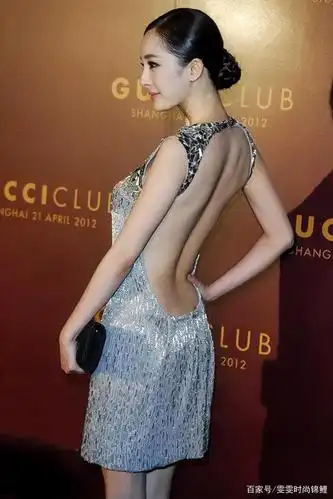 杨幂穿连衣裙秀s身材,后背挖空尽显骨感美,网友:真省布料