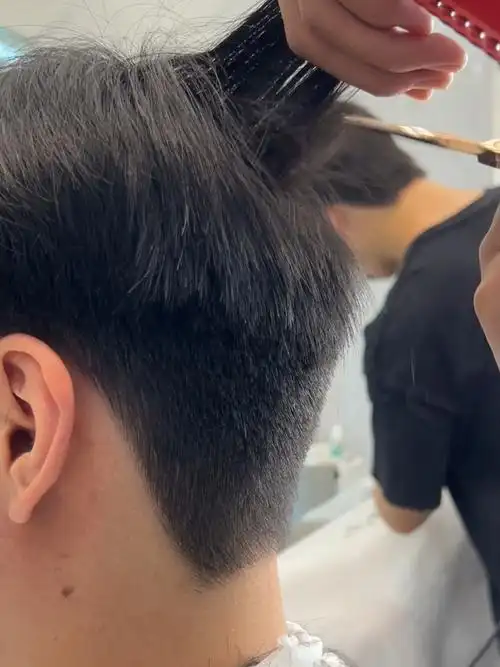 这样的后脑勺谁不喜欢呢#微分碎盖  #男生发型  #广州男士发型设计