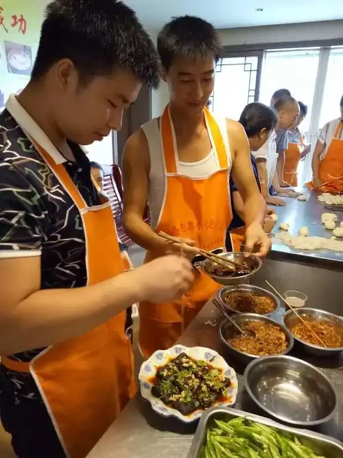 哪里有学做武大郎烧饼的培训地方 想学武大郎烧饼去哪里