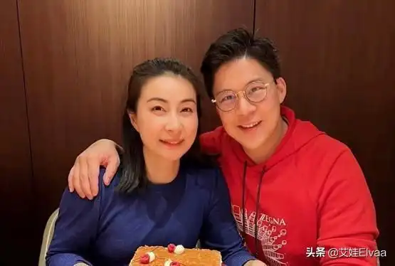 郭晶晶高调为娘家打call穿中国红录视频大脑门一看就智慧