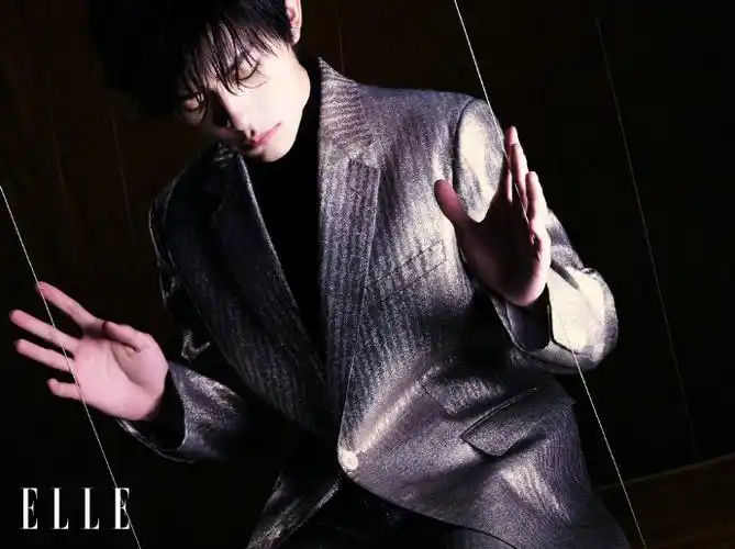 易烊千玺elle3月刊封面##易烊千玺elle世界尽头大片