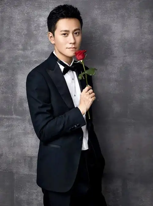 秦俊杰登《新娘》杂志化身暖男,真羡慕杨紫有这样的男票