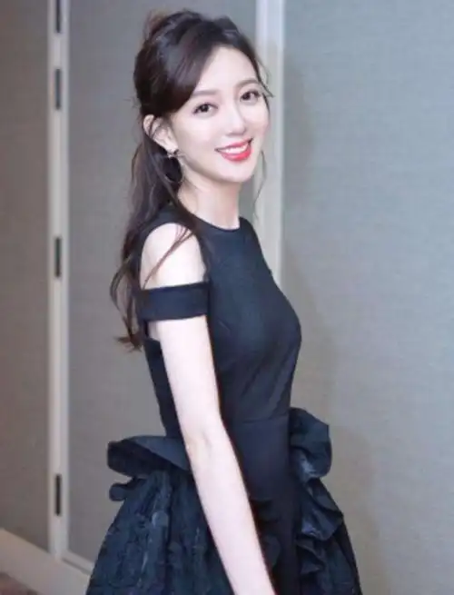 天生俏丽让人着迷,汪小敏早期拍摄的写真照,说不心动都是假的吧