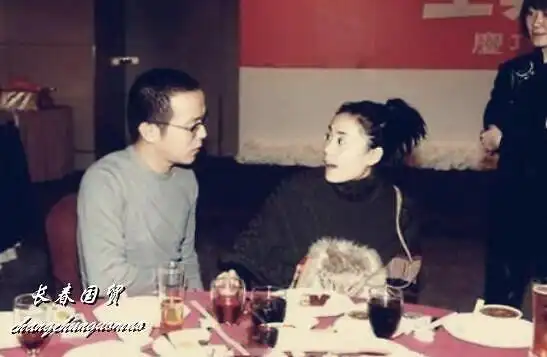 王菲窦唯旧日合影曝光那时的他们恩爱甜蜜