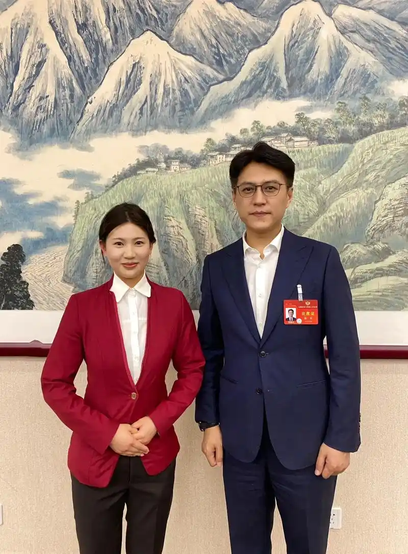 全国两会 再好的文案也无法描述亲眼目睹的震撼#靳东#张凯丽 - 抖音