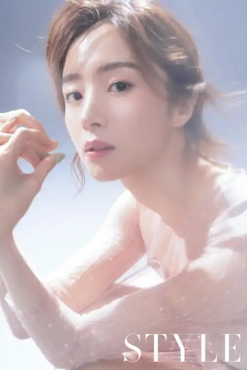 胡冰卿曝写真柔美治愈