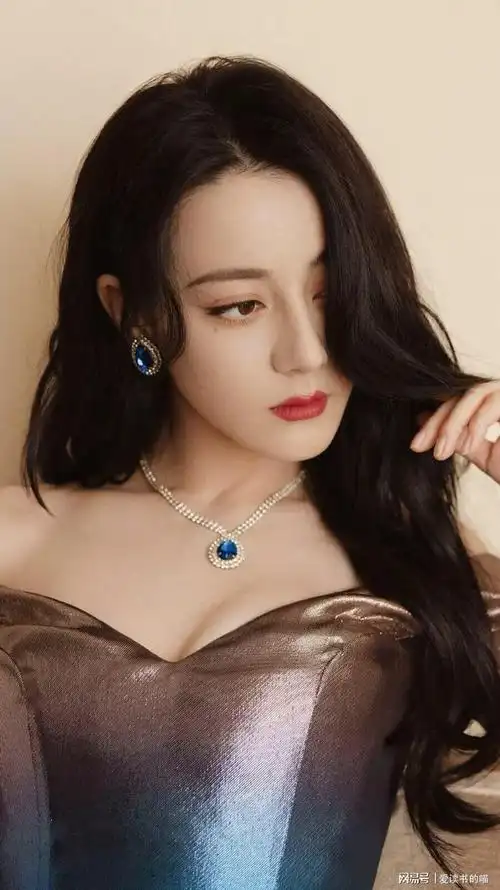 迪丽热巴完美身材曝光火辣指数破表