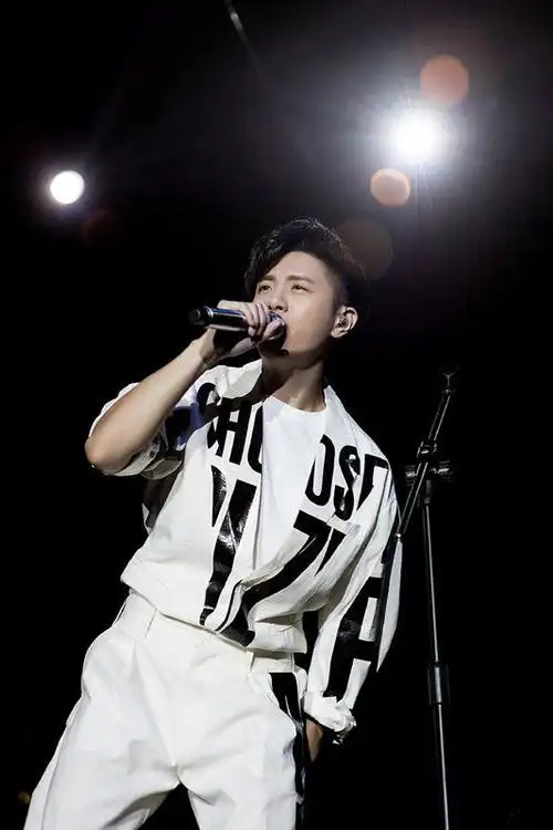 韦礼安首度加盟歌手实力帮唱徐佳莹冲击歌王