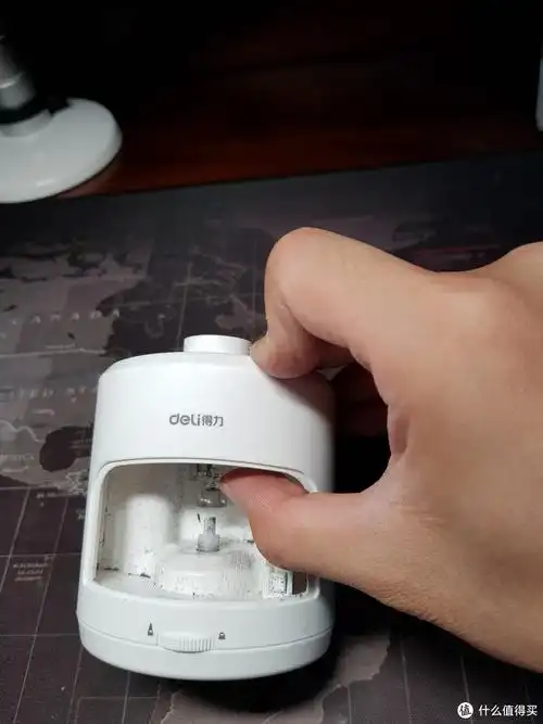 刀片向上顶,可以拆下刀片更换