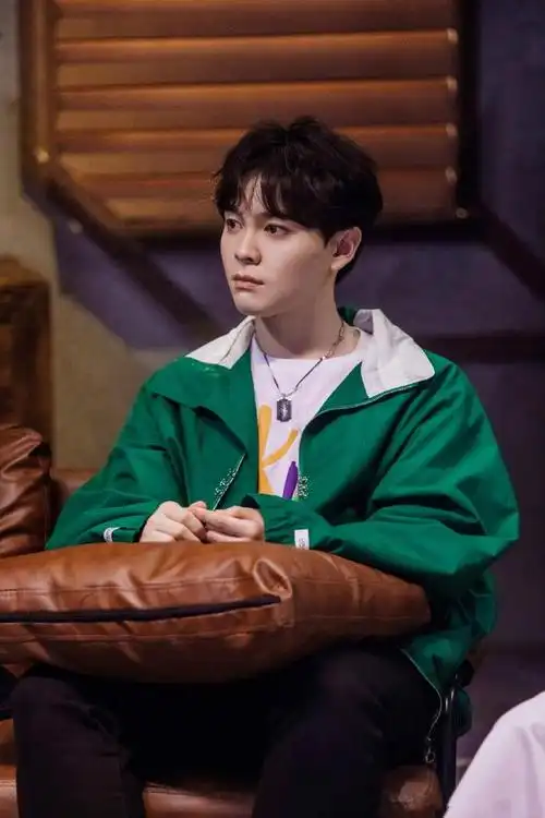 《说唱听我的》公开尤长靖剧照 凌晨两点多发自拍的夜猫子提醒粉丝