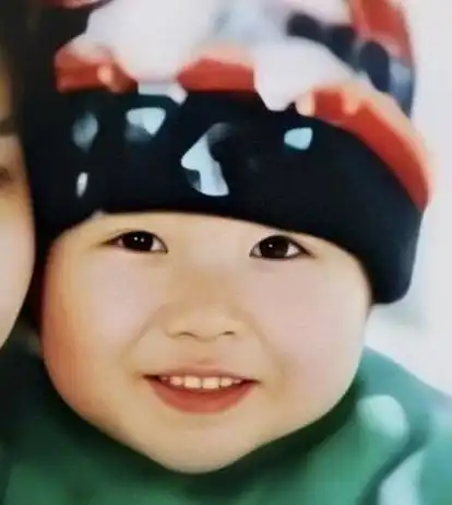 王一博小时候多可爱!看了这些照片你还觉得他是酷盖吗?_腾讯新闻