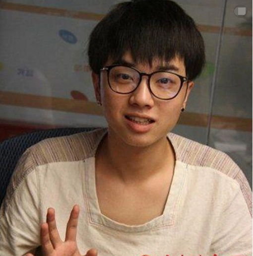 快男歌手华晨宇的整容历史曝光,网友:都能写成一部网红教科书了